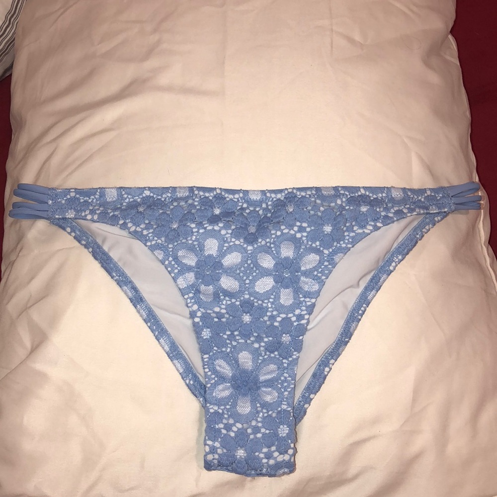 ⭐️Victoria’s Secret cheeky bikini bottoms⭐️